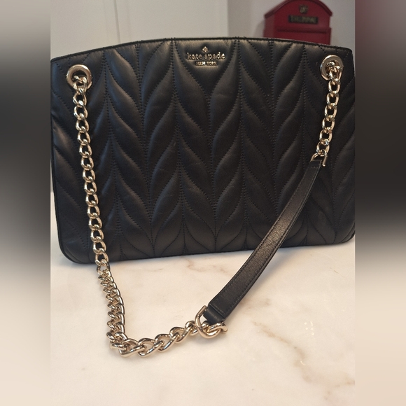 kate spade Handbags - EUC Kate Spade Black Briar Lane Quilted Leather Convertible Bag w/Silver Chain